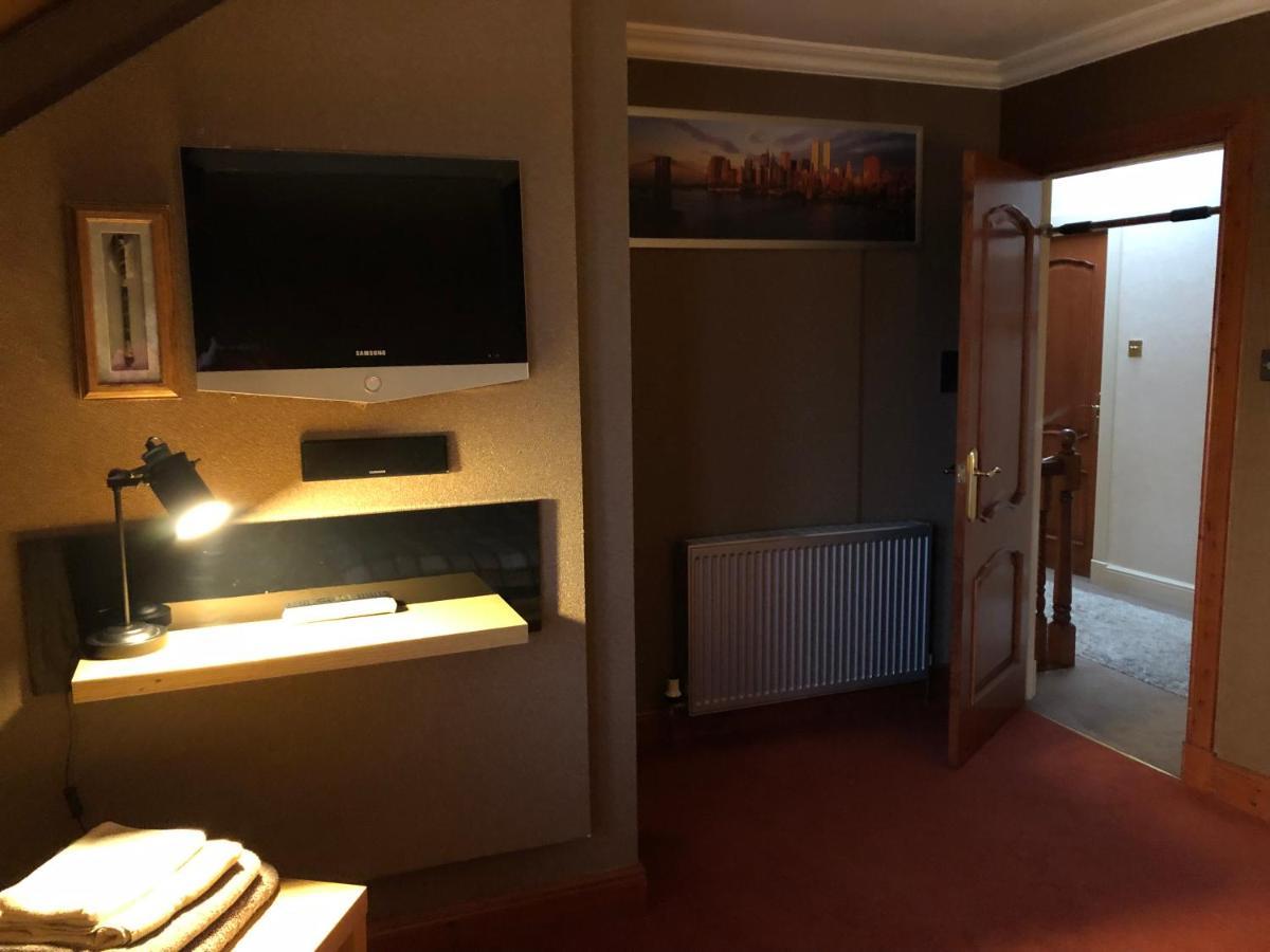 Tranquil accommodation in a great location. Lanark Esterno foto