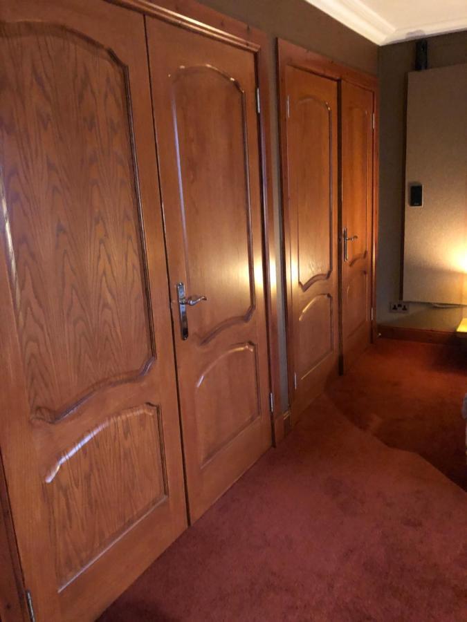 Tranquil accommodation in a great location. Lanark Esterno foto
