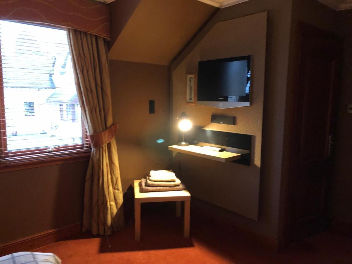 Tranquil accommodation in a great location. Lanark Esterno foto