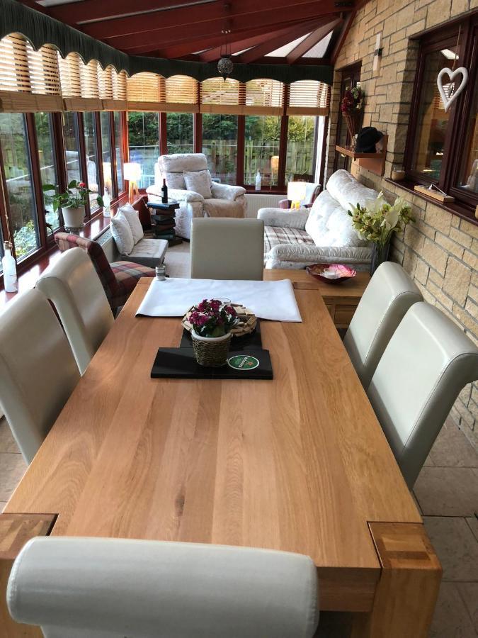 Tranquil accommodation in a great location. Lanark Esterno foto