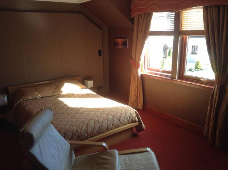 Tranquil accommodation in a great location. Lanark Esterno foto