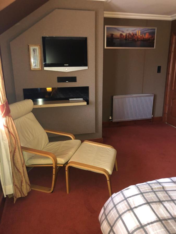Tranquil accommodation in a great location. Lanark Esterno foto