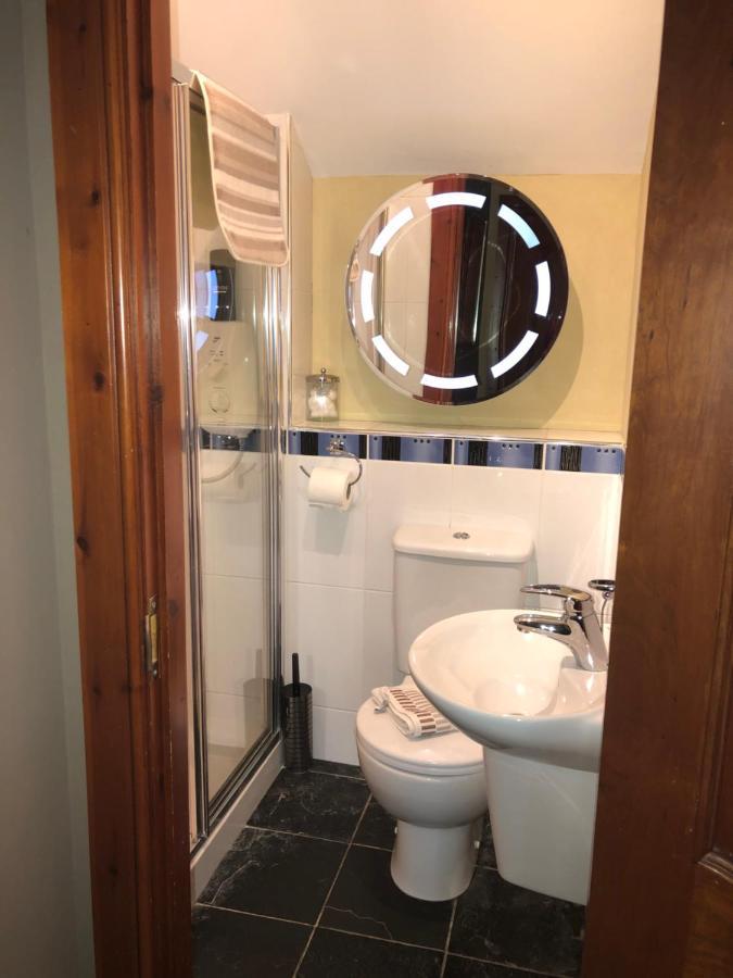 Tranquil accommodation in a great location. Lanark Esterno foto