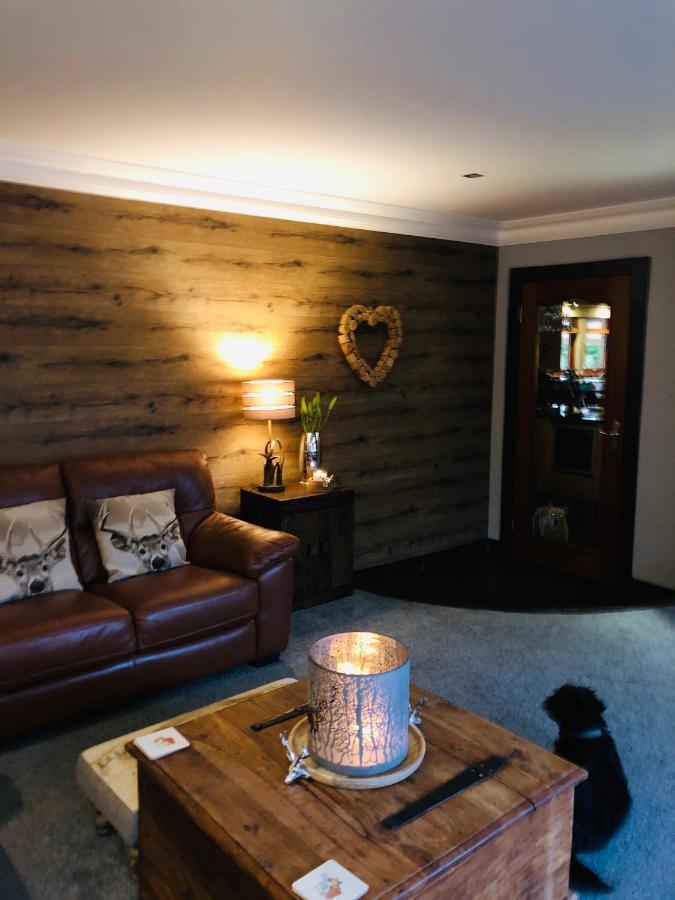 Tranquil accommodation in a great location. Lanark Esterno foto
