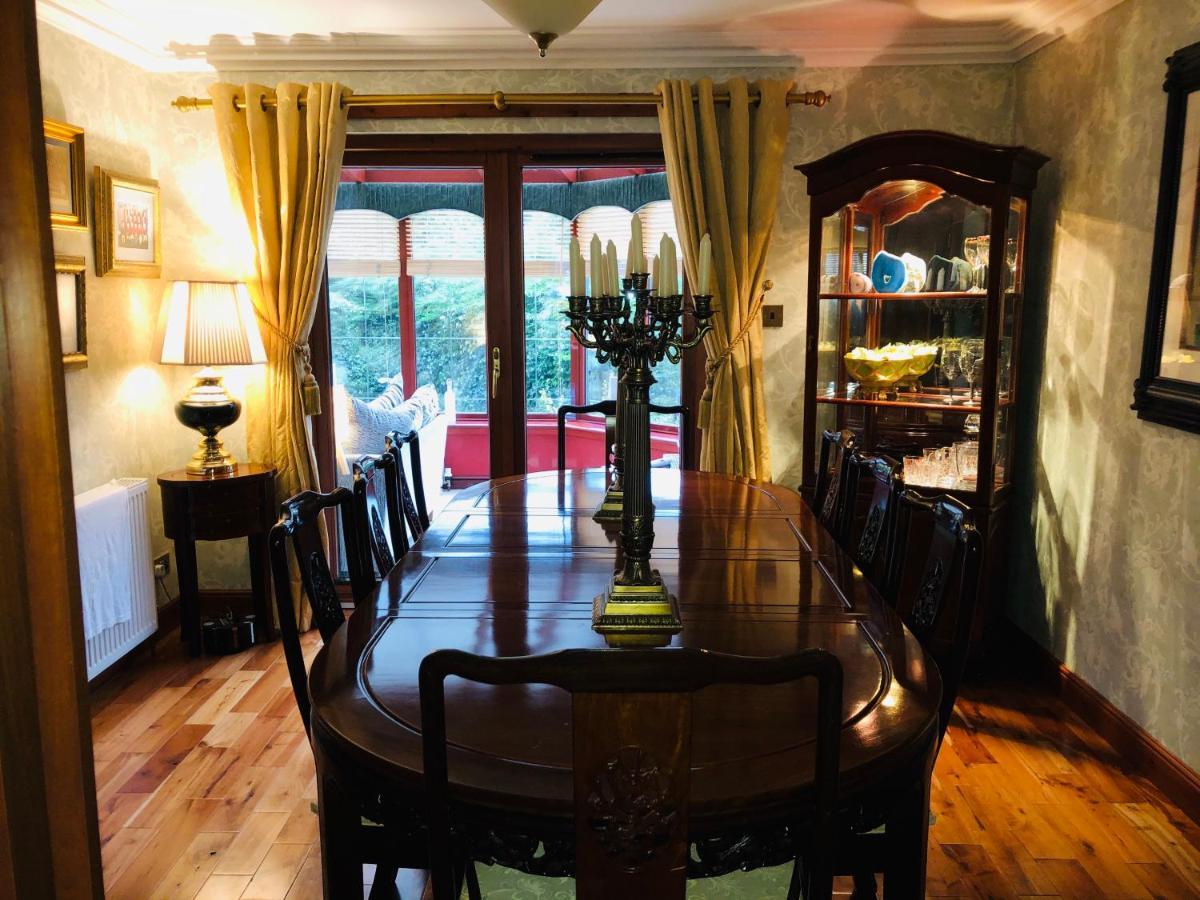 Tranquil accommodation in a great location. Lanark Esterno foto