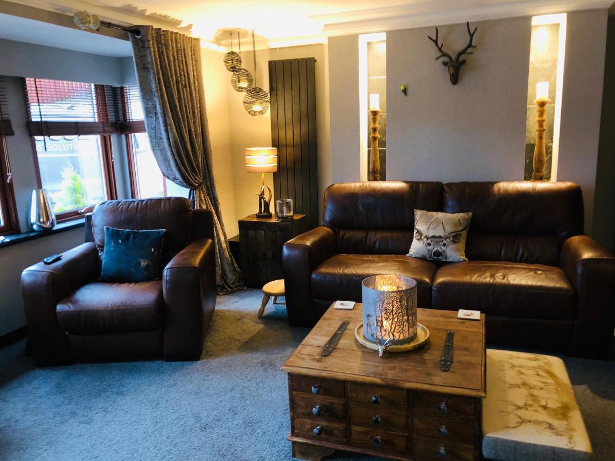 Tranquil accommodation in a great location. Lanark Esterno foto